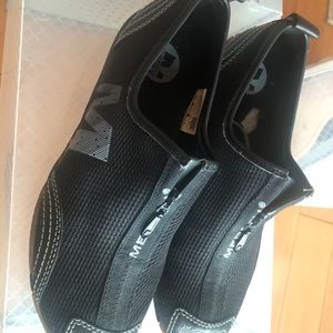 Merrell Barrado Black Mesh Zippered Trail Sneakers Walking Shoes Womens Size 7